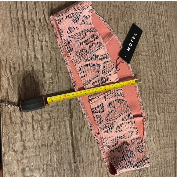 MOTEL Dyla Crop Top. - Picture 8 of 8